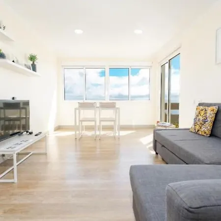 Apartment The Great Pearl Ocean Views Near & Airport *