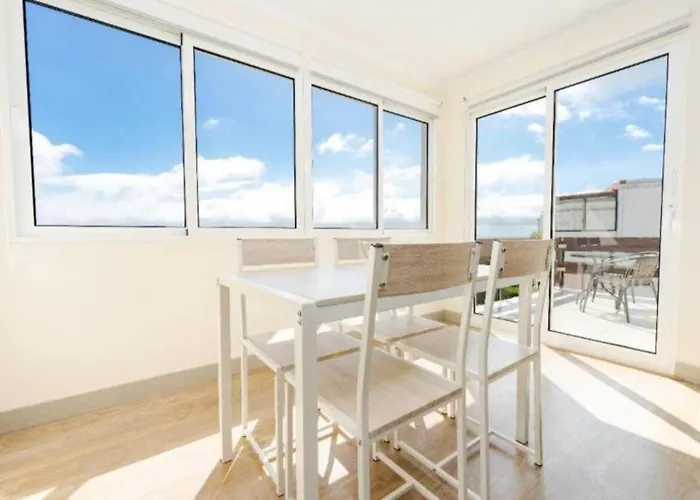 The Great Pearl Ocean Views Near & Airport شقة