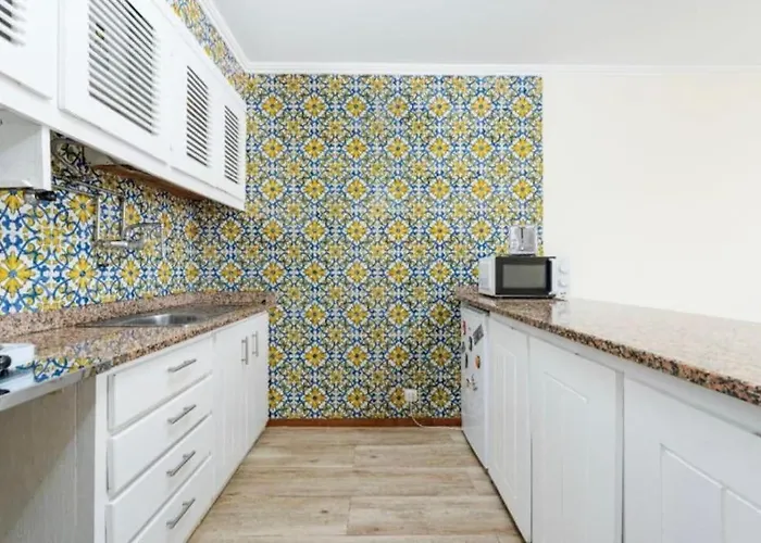 The Great Pearl Ocean Views Near & Airport شقة